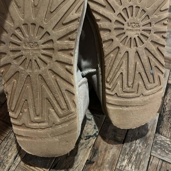 UGG Suede Short Classic Boots - Picture 7 of 11